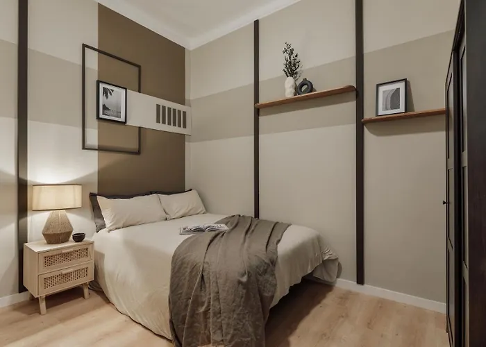 Quira - 4 Bedrooms And Balcony In Eixample Dreta *