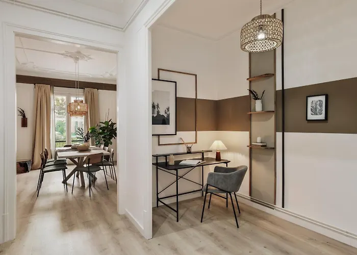 Quira - 4 Bedrooms And Balcony In Eixample Dreta *