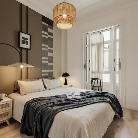 Quira - 4 Bedrooms And Balcony In Eixample Dreta *