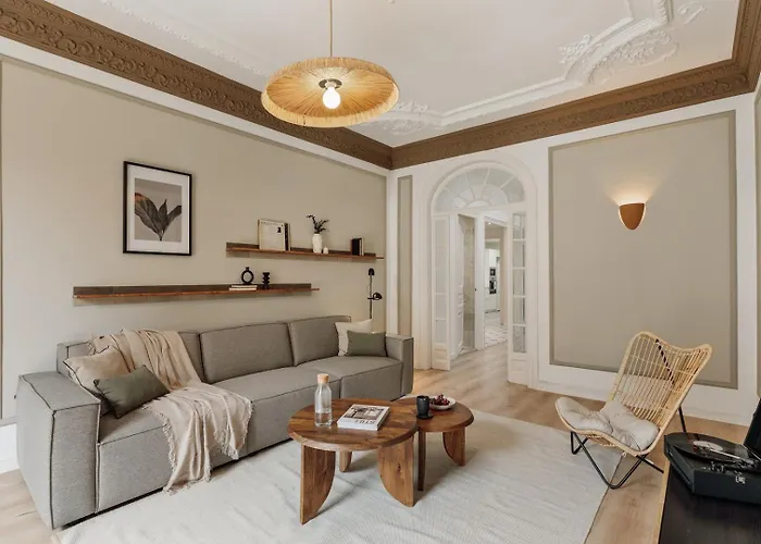 Quira - 4 Bedrooms And Balcony In Eixample Dreta *