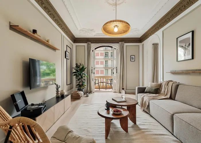 Quira - 4 Bedrooms And Balcony In Eixample Dreta Appartamento Barcellona