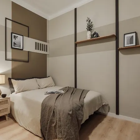 Quira - 4 Bedrooms And Balcony In Eixample Dreta *