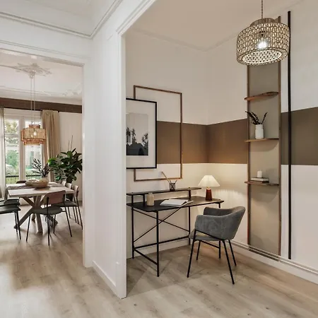 Quira - 4 Bedrooms And Balcony In Eixample Dreta *