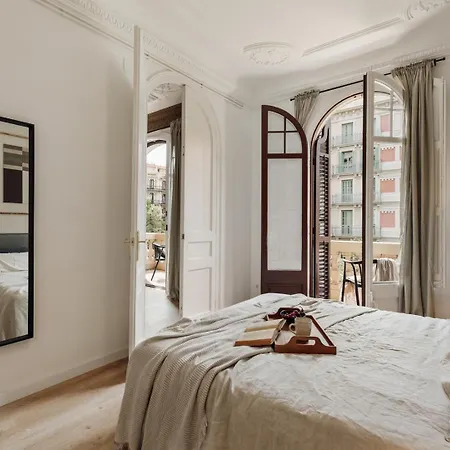 Quira - 4 Bedrooms And Balcony In Eixample Dreta Apartmán *